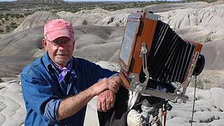 Walter W. Nelson photographing Georgia O'Keeffe's «Black Place» with his 8x10 Deardorff view camera.